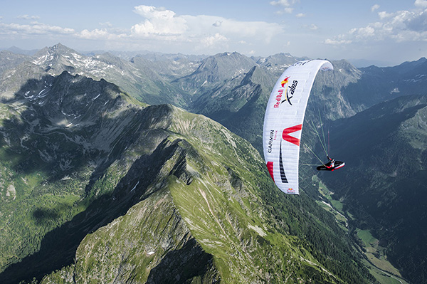 Competitor flies at the Red Bull X-Alps preparations at Schladming, Austria on July 4th 2015 // Felix Woelk/Red Bull Content Pool // P-20150728-00487 // Usage for editorial use only // Please go to www.redbullcontentpool.com for further information. //