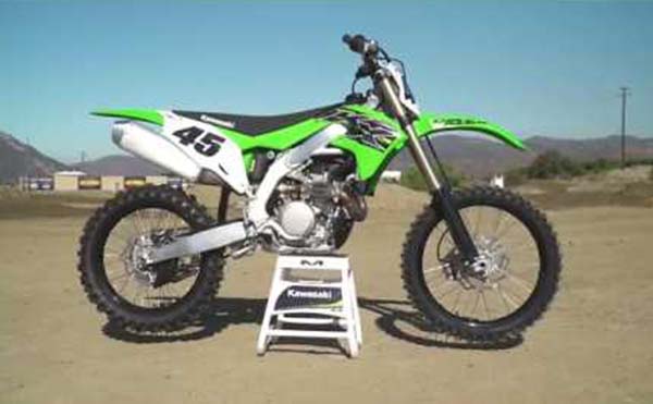 Kawasaki recently unveiled its all-new flagship motocross bike, the KX450, which features a redesigned electric start-equipped engine, a hydraulic clutch, a Showa 49mm coil-spring fork, a new aluminum perimeter frame, and updated bodywork. Kawasaki invited us to SoCal’s Pala Raceway to get a first ride impression.